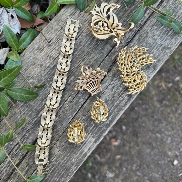 Trifari Pearl Set - Picture 2 of 2